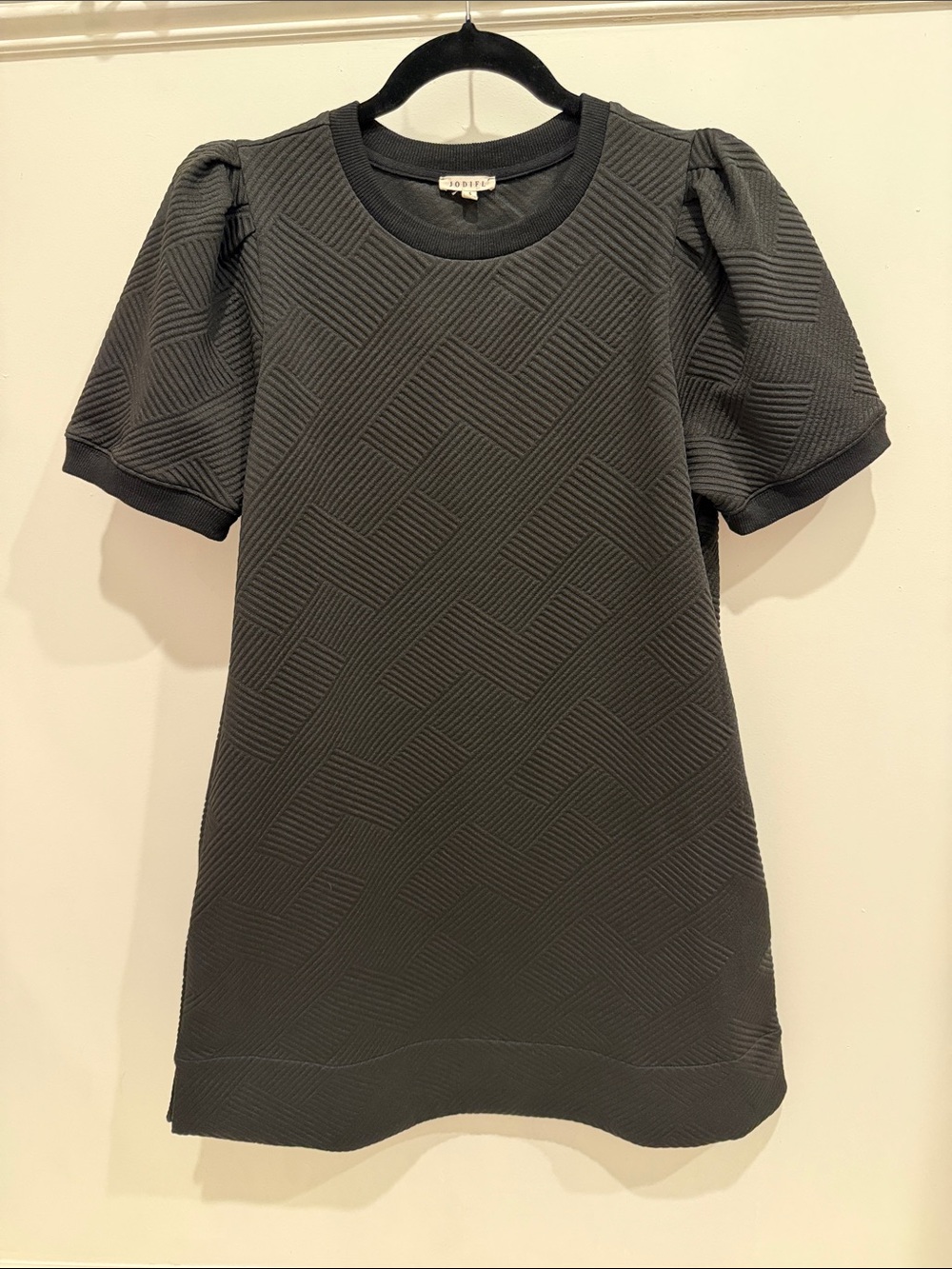 JODIFL Black Textured Puff Sleeve Shift Dress